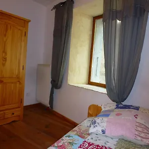 https://gite-les-hirondelles.fr-provencehotel.com